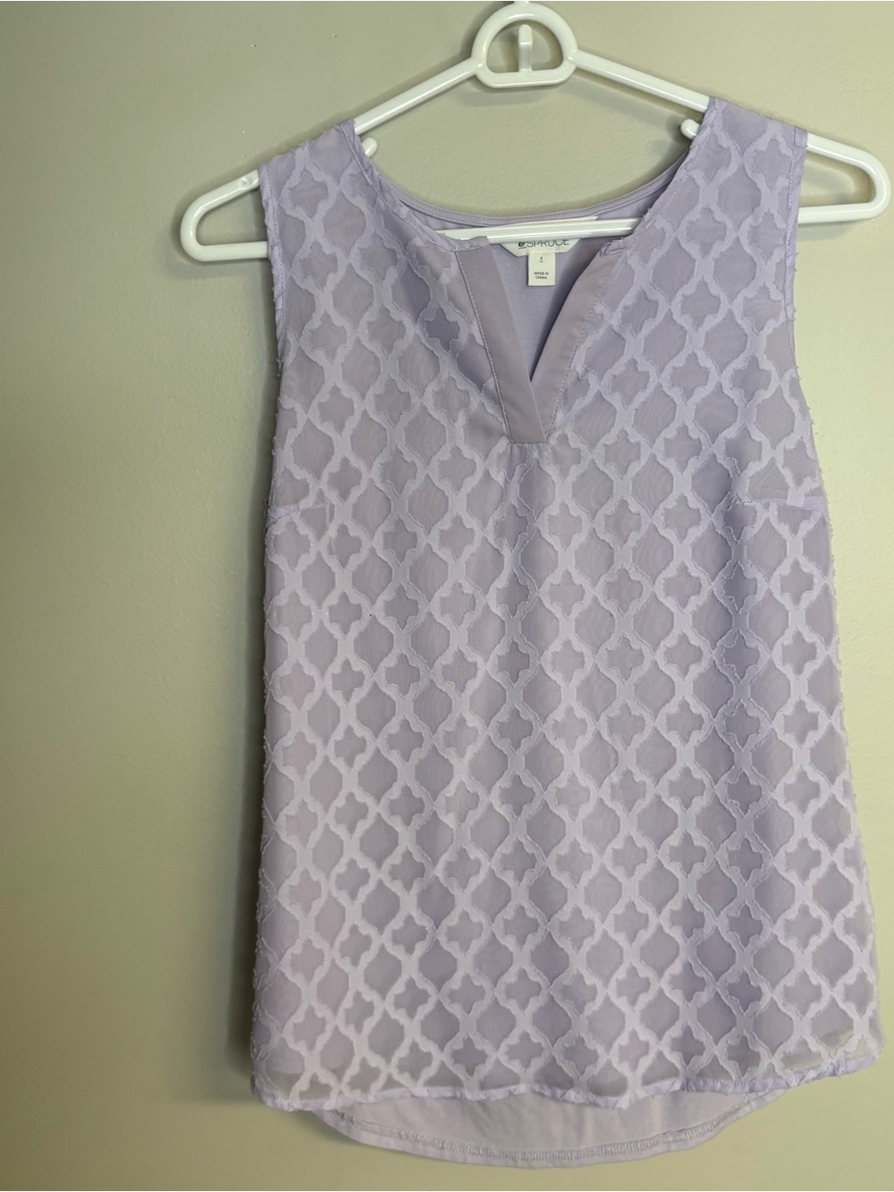 Market & Spruce Lilac Sleeveless V-Neck Patterned Top